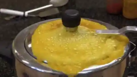 दाल बनाते समय कुकर से बाहर निकल जाता है पानी? ये टिप्स करेंगे काम आसान